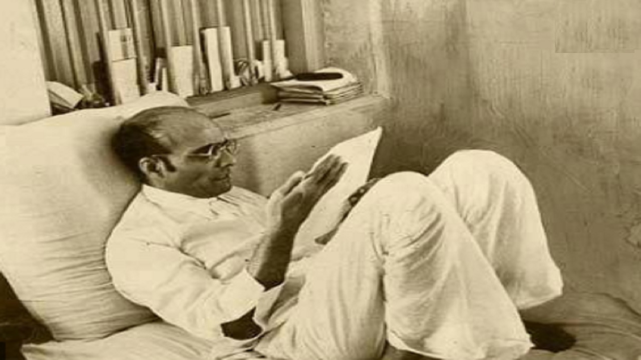 savarkar biography in hindi, ,Savarkar jayanti ,veer savarkar and mahatma gandhi,savarkar quotes in hindi,Savarkar jayanti 2021,savarkar freedom fighter,veer savarkar collector,Savarkar Punishment of Cellular Jail,Veer Savarkar Revolutionary life in hindi,veer savarkar quotes,savarkar jayanti 2021,savarkar books