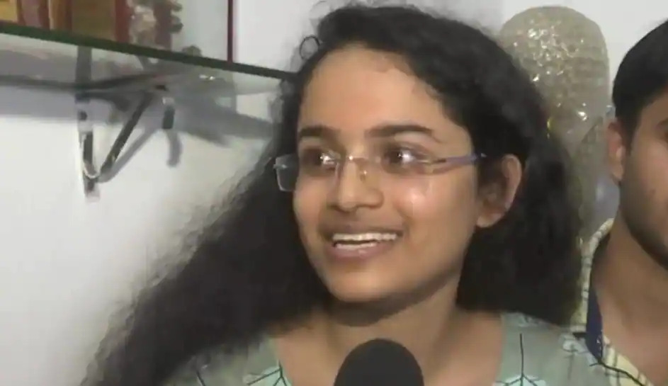 jagrati awasthi ias biography,jagrati awasthi biography upsc topper,jagrati awasthi ias AIR 2,jagrati awasthi ias education,jagrati awasthi ias wikipedia,jagrati awasthi upsc 2020 topper 