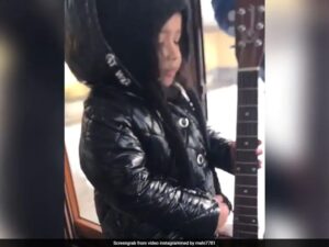 Dhoni,Jeeva,singing, viral.