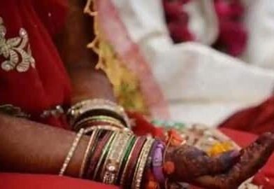 दूसरी शादी करने पर महिला को जाति की पंचायत ने सुनाई थूक चाटने की सजा, 1 लाख रुपए का जुर्माना भी