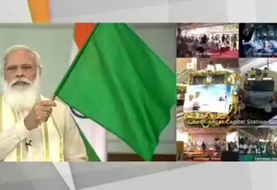 पीएम मोदी ने काशी को दी एक और ट्रेन की सौगात, गांधी नगर- वाराणसी एक्सप्रेस को दिखाई हरी झंडी