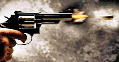शराब पार्टी में विवाद के बाद युवक पर फायरिंग, आठ के खिलाफ केस दर्ज : बीच-बचाव करने पहुंचे युवक के हाथ में लगी गोली, दो आरोपी गिरफ्तार !