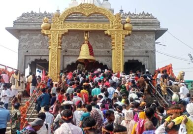 आस्था के सैलाब ने तोड़ी सारी बाधाएं : रतनगढ़ मंदिर पर पहुंचे 15 लाख से ज्यादा श्रद्धालु,  रात तक दर्शन करने पहुंचते रहे भक्त