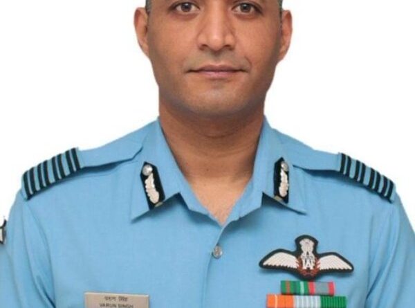 captain varun singh biography in hindi,captain varun singh wikipedia in hindi,वरुण सिंह विकिपीडिया,captain varun singh wife,captain varun singh indian navy,वरुण सिंह जीवनी