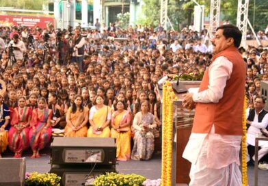 अंतर्राष्ट्रीय गीता महोत्सव में अध्यात्म का अद्भुत संगम : 11000 भक्तों ने एक स्वर में किया 15वें अध्याय का पाठ,  इंदौर में पहला ‘गीता भवन’ हुआ तैयार