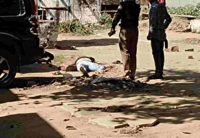 सब्जी लेने निकले डेयरी संचालक की रास्ते में बेरहमी से हत्या, इलाके में मचा हड़कंप; मौके से हथियार बरामद