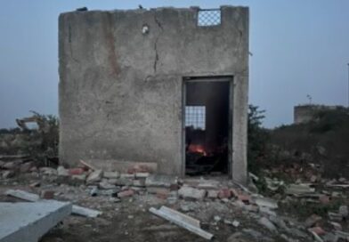 स्टोन क्रेशर पर विस्फोट से दो मजदूर गंभीर रूप से झुलसे : गोविंदगढ़ में बारूद फटने से मचा हड़कंप, घायल मजदूरों को झांसी किया रेफर; जांच में जुटी एफएसएल टीम