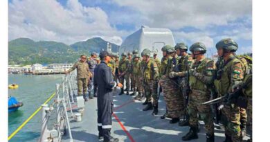 सेशेल्स दौरे के बाद INS त्रिखंड की वापसी : भारत-सेशेल्स के बीच ‘लामितिये 2026’ से बढ़ा सामरिक सहयोग सेशेल्स दौरे के बाद INS त्रिखंड की वापसी : भारत-सेशेल्स के बीच ‘लामितिये 2026’ से बढ़ा सामरिक सहयोग