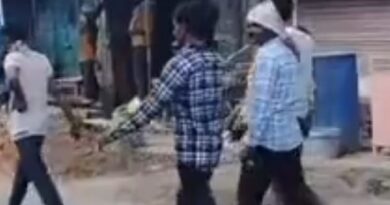 मुंह काला कर जूतों की माला पहनाई, सरपंच के जेठ का निकाला जुलूस : नवविवाहिता के लापता होने पर गांव में मचा बवाल, जानिए पूरा मामला मुंह काला कर जूतों की माला पहनाई, सरपंच के जेठ का निकाला जुलूस : नवविवाहिता के लापता होने पर गांव में मचा बवाल, जानिए पूरा मामला