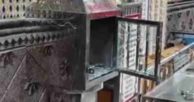 सोनागिर जैन मंदिर में बड़ी चोरी : 10.5 किलो चांदी की प्रतिमा और दान पार, चौकी के सामने वारदात से सुरक्षा पर सवाल