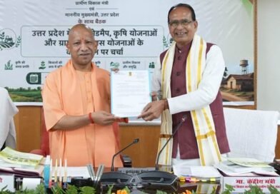 यूपी को बड़ी सौगात : केंद्रीय मंत्री शिवराज सिंह चौहान ने सीएम योगी को सौंपे दो अहम पत्र, MSP खरीद अवधि बढ़ी और 6.18 लाख ग्रामीण आवास स्वीकृत