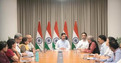 केंद्रीय मंत्री प्रल्हाद जोशी ने संभाला शिक्षा मंत्रालय का कार्यभार, वरिष्ठ अधिकारियों के साथ की समीक्षा बैठक