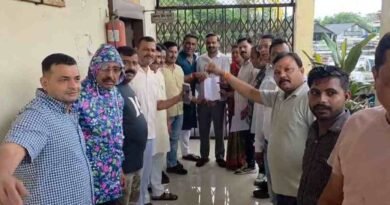 नपा की विशेष बैठक बुलाने की मांग को लेकर पार्षदों का हंगामा : अध्यक्ष पुत्र के खिलाफ लगे नारे, सीएमओ के नाम 26 पार्षदों के हस्ताक्षर युक्त सौंपा ज्ञापन नपा की विशेष बैठक बुलाने की मांग को लेकर पार्षदों का हंगामा : अध्यक्ष पुत्र के खिलाफ लगे नारे, सीएमओ के नाम 26 पार्षदों के हस्ताक्षर युक्त सौंपा ज्ञापन