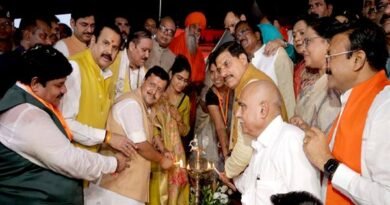 उज्जैन में बना नया वर्ल्ड रिकॉर्ड : शिप्रा तट और महाकाल महालोक में एक साथ जले 33.27 लाख दीये, रोशनी से जगमगा उठी धर्मनगरी