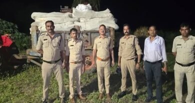मध्य प्रदेश पुलिस का नशे के नेटवर्क पर बड़ा प्रहार : नीमच और धार में 8 खेतों से 5.89 करोड़ का अवैध गांजा जब्त, 52 हजार पौधे उखाड़े मध्य प्रदेश पुलिस का नशे के नेटवर्क पर बड़ा प्रहार : नीमच और धार में 8 खेतों से 5.89 करोड़ का अवैध गांजा जब्त, 52 हजार पौधे उखाड़े