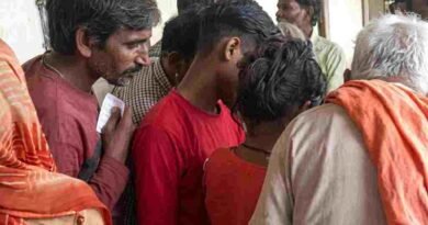 त्रयोदशी भोज के बाद फूटा फूड प्वाइजनिंग का कहर : रसगुल्ले खाने से करीब 600 लोग बीमार, गांव में स्वास्थ्य शिविर लगाकर उपचार शुरू त्रयोदशी भोज के बाद फूटा फूड प्वाइजनिंग का कहर : रसगुल्ले खाने से करीब 600 लोग बीमार, गांव में स्वास्थ्य शिविर लगाकर उपचार शुरू