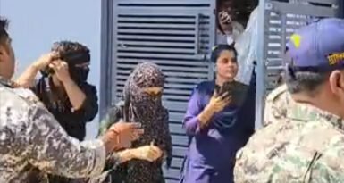 दतिया में देह व्यापार के शक में लगातार दूसरे दिन रेड : नजर बाग के होटल से 2 युवक-2 युवतियां पकड़े, एंट्री रजिस्टर जब्त दतिया में देह व्यापार के शक में लगातार दूसरे दिन रेड : नजर बाग के होटल से 2 युवक-2 युवतियां पकड़े, एंट्री रजिस्टर जब्त